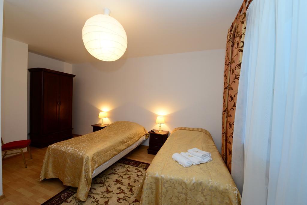 B&B Airport Modlin Nowy Dwór Mazowiecki Oda fotoğraf