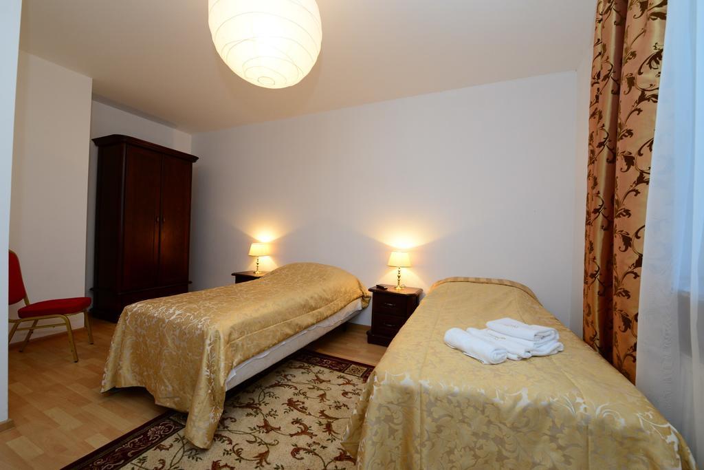 B&B Airport Modlin Nowy Dwór Mazowiecki Oda fotoğraf