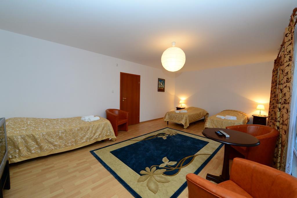 B&B Airport Modlin Nowy Dwór Mazowiecki Oda fotoğraf